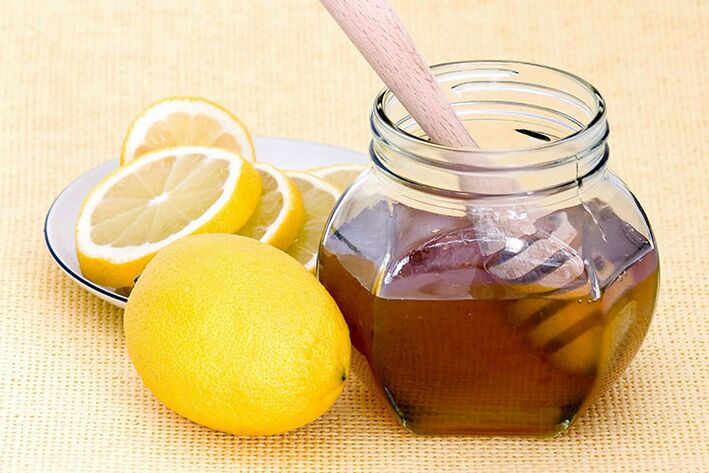 الليمون والعسل من مكونات القناع الذي يبيض ويشد بشرة الوجه بشكل مثالي